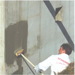 Betonabdichtung streichen